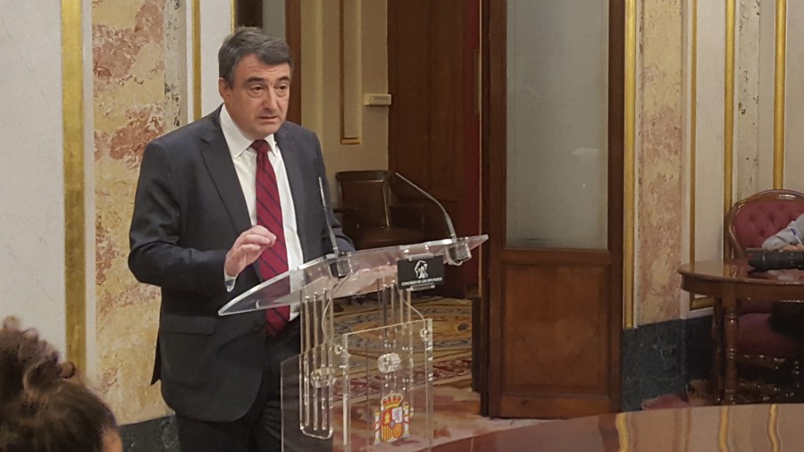 Aitor Estebanek balorazio “positiboa” egin du Sánchezen diskurtsoaz, baina ohartarazi du gakoa izango dela gobernuaren eta parlamentuaren jarduna “nola zehaztu eta garatuko ote den” Aitor Estebanek balorazio “positiboa” egin du Sánchezen diskurtsoaz, baina ohartarazi du gakoa izango dela gobernuaren eta parlamentuaren jarduna “nola zehaztu eta garatuko ote den”