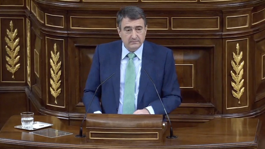 Aitor Estebanek konfirmatu du EAJ-PNVko diputatuek baiezkoa bozkatuko dutela “Estatua gaur egungo krisi sakonetik ateratzen saiatzeko” Aitor Estebanek konfirmatu du EAJ-PNVko diputatuek baiezkoa bozkatuko dutela “Estatua gaur egungo krisi sakonetik ateratzen saiatzeko”