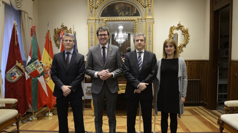 Vitoria Gasteiz y El Corte Inglés sellan el acuerdo para soterrar el muelle de carga y descarga de la plaza Santa Bárbara Vitoria Gasteiz y El Corte Inglés sellan el acuerdo para soterrar el muelle de carga y descarga de la plaza Santa Bárbara
