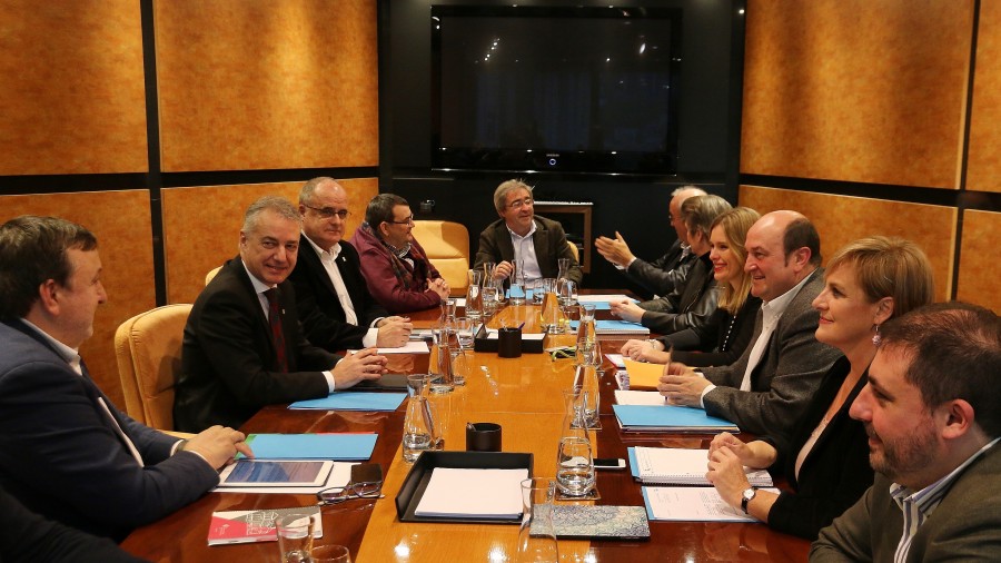 El EBB entiende y apoya la decisión del Lehendakari Urkullu de convocar Elecciones Vascas el 5 de abril El EBB entiende y apoya la decisión del Lehendakari Urkullu de convocar Elecciones Vascas el 5 de abril