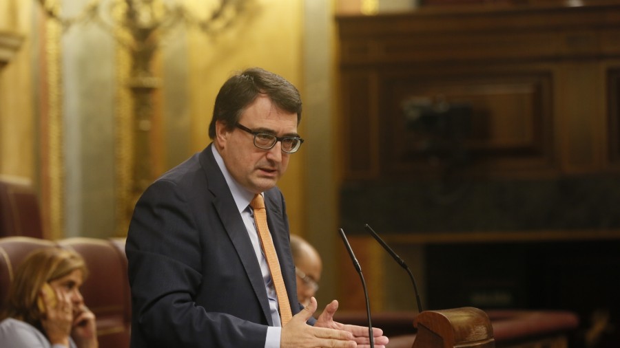 Aitor Esteban acusa a EH Bildu de “poner en riesgo” la transferencia del régimen económico de la SS por someterla a debate en el Parlamento español Aitor Esteban acusa a EH Bildu de “poner en riesgo” la transferencia del régimen económico de la SS por someterla a debate en el Parlamento español