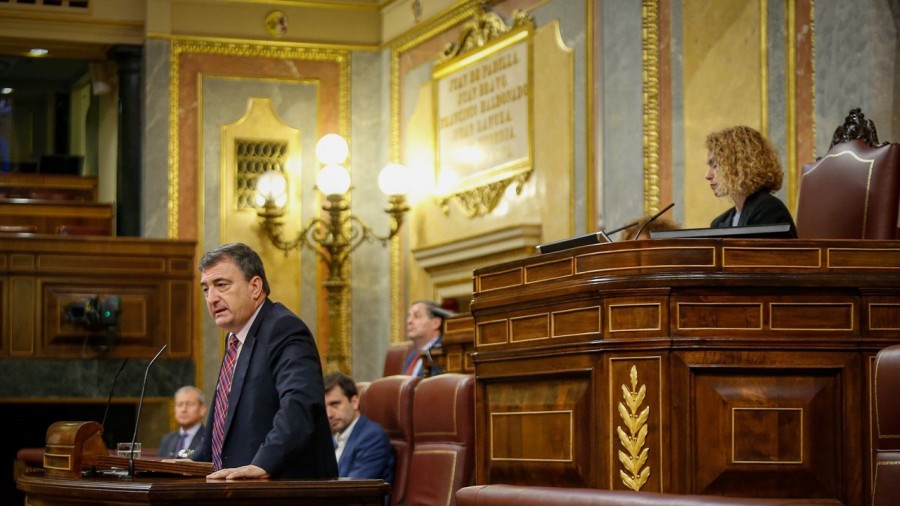 Aitor Estebanek EAJ-PNVren babesa adierazi du Espainiako gobernuak Koronabirusaren krisia gainditzeko hartu dituen neurrien aurrean, baina Sánchezi eskatu dio salbuespen egoera hau “behar baino gehiago” ez luzatzea Aitor Estebanek EAJ-PNVren babesa adierazi du Espainiako gobernuak Koronabirusaren krisia gainditzeko hartu dituen neurrien aurrean, baina Sánchezi eskatu dio salbuespen egoera hau “behar baino gehiago” ez luzatzea
