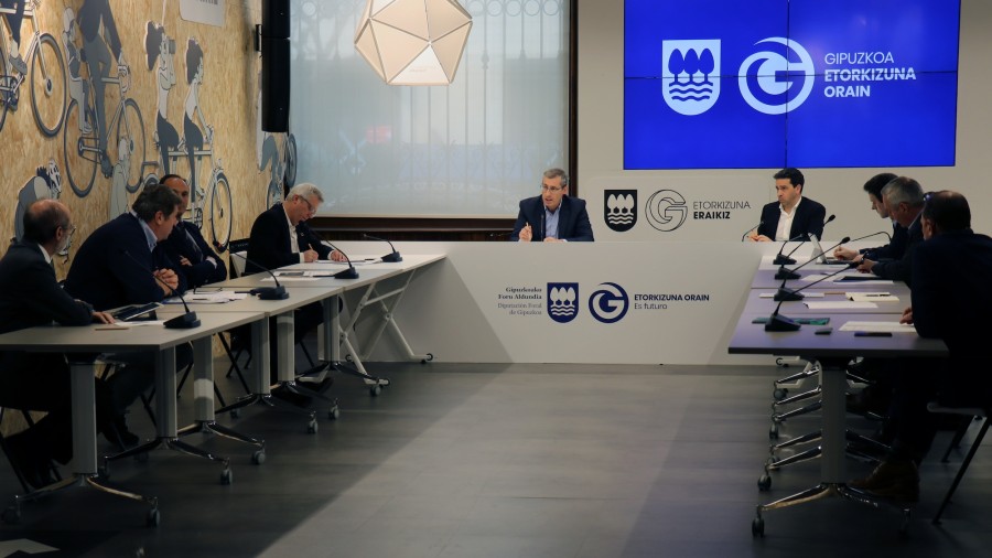 Covid-19 birusak ekonomian sortutako eraginei elkarlanean egingo diete aurre Aldundiak eta eragile ekonomikoek Covid-19 birusak ekonomian sortutako eraginei elkarlanean egingo diete aurre Aldundiak eta eragile ekonomikoek