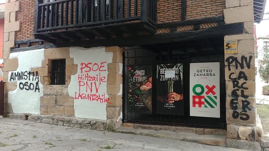 El Bizkai Buru Batzar condena el ataque contra tres batzokis de Uribe Kosta y los gravísimos insultos a EAJ-PNV El Bizkai Buru Batzar condena el ataque contra tres batzokis de Uribe Kosta y los gravísimos insultos a EAJ-PNV