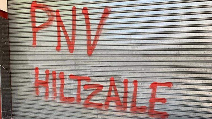 El ABB denuncia y condena el ataque con pintadas al batzoki de Lakua en Vitoria-Gasteiz El ABB denuncia y condena el ataque con pintadas al batzoki de Lakua en Vitoria-Gasteiz