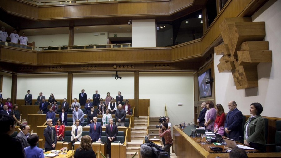 EAJ-PNV lamenta la negativa de EH Bildu en el Parlamento Vasco a condenar el ataque contra el domicilio de Mendia y sedes de partidos EAJ-PNV lamenta la negativa de EH Bildu en el Parlamento Vasco a condenar el ataque contra el domicilio de Mendia y sedes de partidos