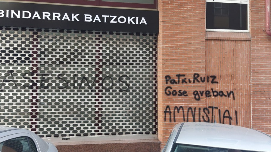 El BBB condena los ataques a los batzokis de Begoña, Sabindarrak, Arrankudiaga y Erandio Goikoa, últimos ejemplos de una inaceptable campaña de acoso y coacción en contra de EAJ-PNV El BBB condena los ataques a los batzokis de Begoña, Sabindarrak, Arrankudiaga y Erandio Goikoa, últimos ejemplos de una inaceptable campaña de acoso y coacción en contra de EAJ-PNV