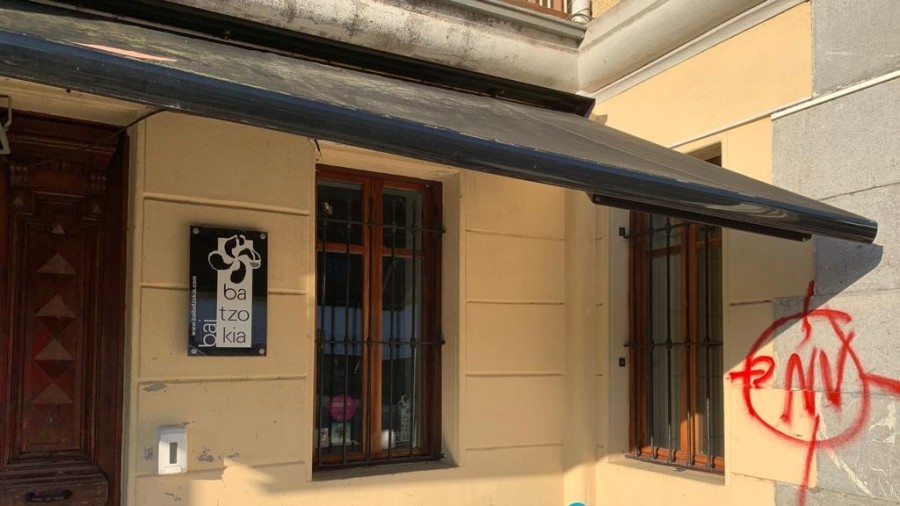 Gaur goizaldean Artea, Areatza, Deusto eta Bilbo Zaharra batzokien kontra egin diren erasoak gaitzetsi ditu BBBk Gaur goizaldean Artea, Areatza, Deusto eta Bilbo Zaharra batzokien kontra egin diren erasoak gaitzetsi ditu BBBk