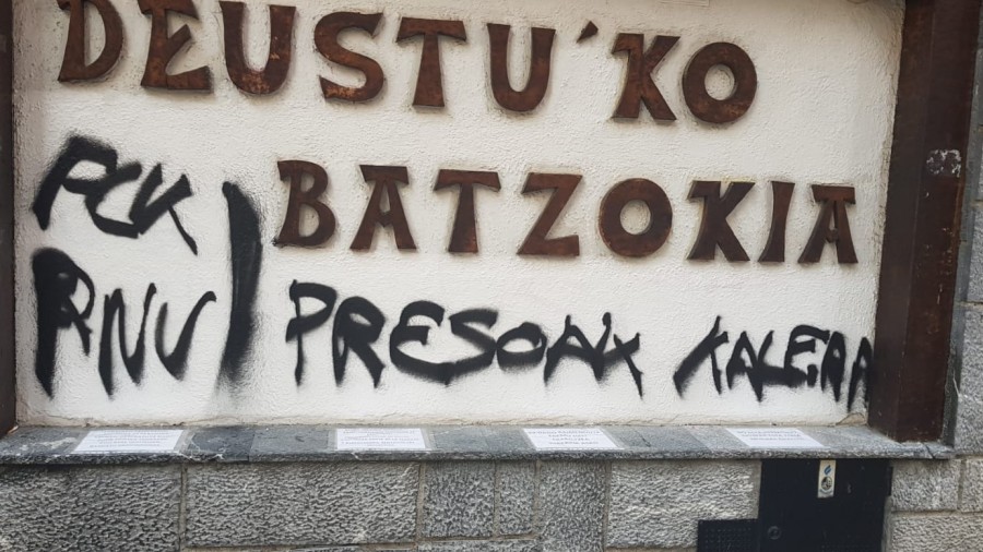 El BBB condena rotundamente el segundo ataque contra el batzoki de Deusto en las últimas semanas El BBB condena rotundamente el segundo ataque contra el batzoki de Deusto en las últimas semanas