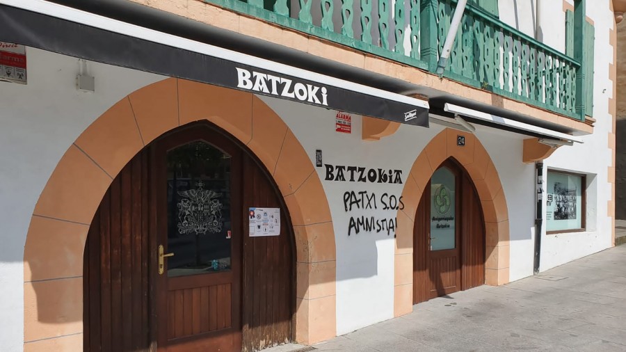 Lemoiz eta Arrigorriagako batzokien kontra egin diren erasoak salatu ditu BBBk, halako ekintza justifikaezinen gorakadaren azken adibideak direlarik Lemoiz eta Arrigorriagako batzokien kontra egin diren erasoak salatu ditu BBBk, halako ekintza justifikaezinen gorakadaren azken adibideak direlarik