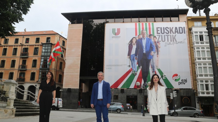 Pandemiaren ondorioei aurre eginez EAJ-PNVk “Euskadi zutik jartzeko” hartu duen erabakia helarazi nahi diote Urkulluk eta Ortuzarrek gizarteari Pandemiaren ondorioei aurre eginez EAJ-PNVk “Euskadi zutik jartzeko” hartu duen erabakia helarazi nahi diote Urkulluk eta Ortuzarrek gizarteari