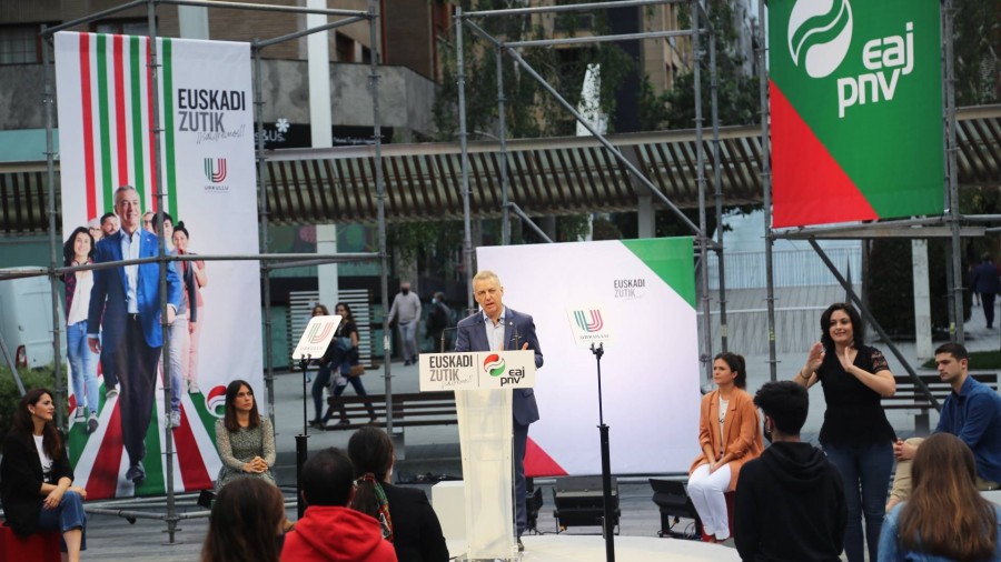 Urkullu se compromete a liderar un Plan de Choque que posibilite un empleo y una primera experiencia laboral a 30.000 jóvenes Urkullu se compromete a liderar un Plan de Choque que posibilite un empleo y una primera experiencia laboral a 30.000 jóvenes