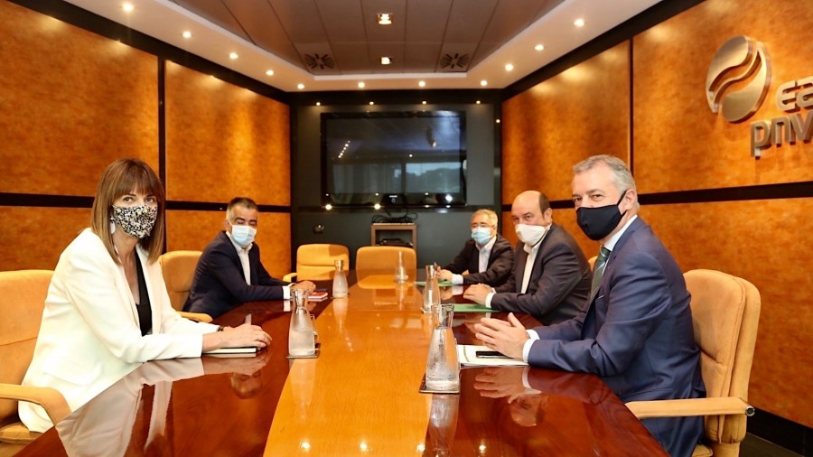 Adostasunean oinarritutako Gobernu programa baten ardatzak zehazteko harremanak izatea eta proposamenak elkarren artean partekatzea adostu dute EAJ-PNVk eta PSE-EEk Adostasunean oinarritutako Gobernu programa baten ardatzak zehazteko harremanak izatea eta proposamenak elkarren artean partekatzea adostu dute EAJ-PNVk eta PSE-EEk