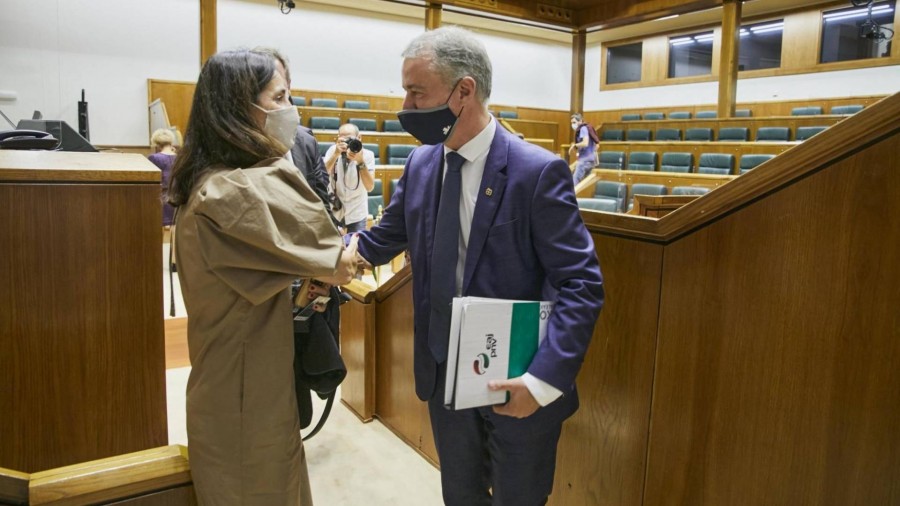 Iñigo Urkullu irten da Lehendakari Eusko Legebiltzarraren gehiengo osoaren babesari esker Iñigo Urkullu irten da Lehendakari Eusko Legebiltzarraren gehiengo osoaren babesari esker