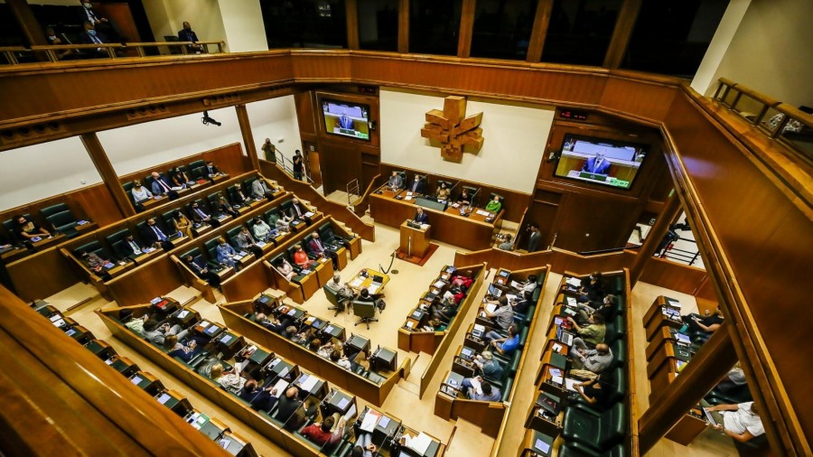 Urkullu presenta el acuerdo de Gobierno, que prioriza la lucha contra la pandemia, la creación de empleo, la protección social y la profundización del Autogobierno Urkullu presenta el acuerdo de Gobierno, que prioriza la lucha contra la pandemia, la creación de empleo, la protección social y la profundización del Autogobierno