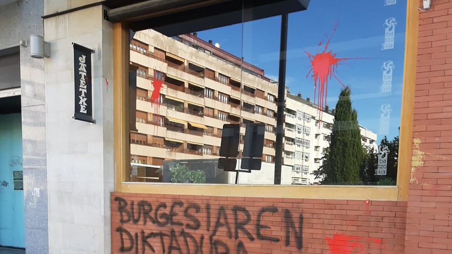 ABBk Lakuako eta Gasteiz-Erdialdeko batzokien aurkako erasoa gaitzetsi du ABBk Lakuako eta Gasteiz-Erdialdeko batzokien aurkako erasoa gaitzetsi du