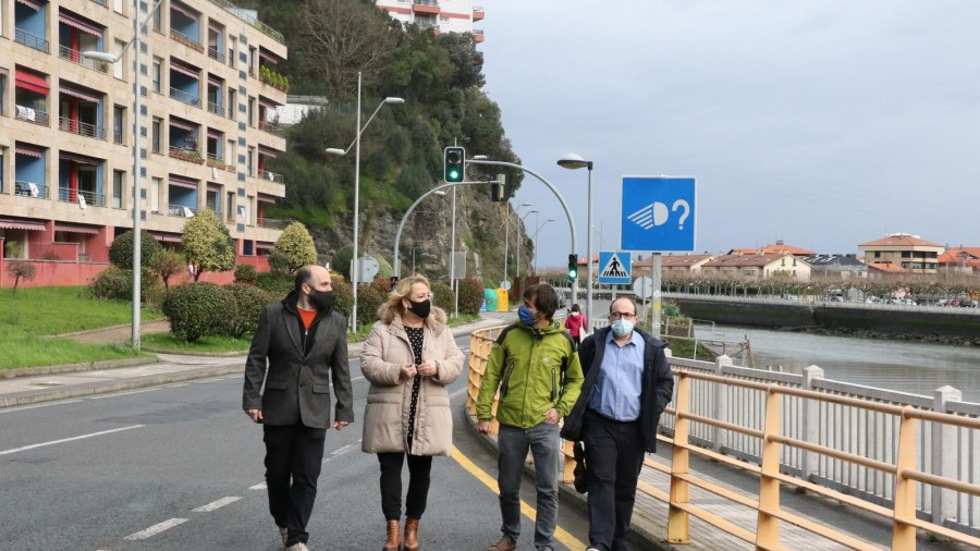 Gipuzkoako Foru Aldundiak Deba eta Mutriku lotuko dituen oinezkoen pasealekua amaituko du Ondarbeltzetik Debako zubirako azken zatiarekin