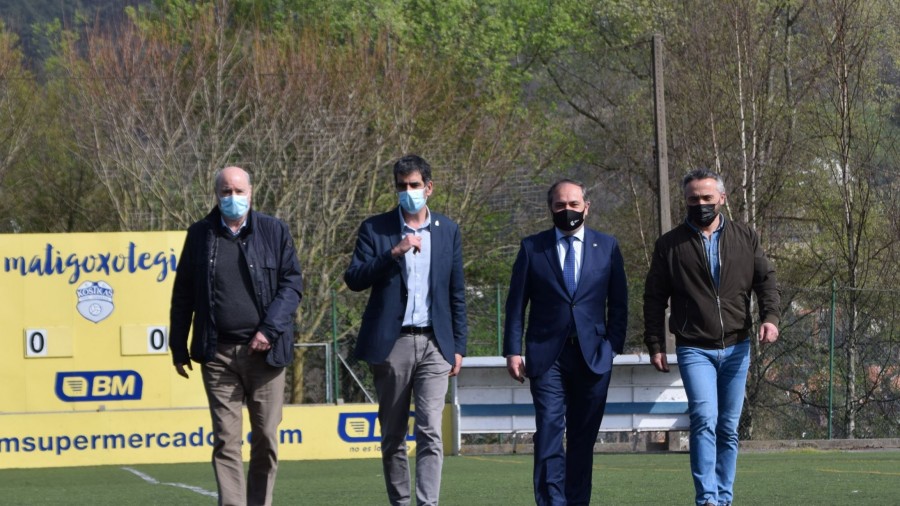 Ayuntamiento y Real Sociedad firman un convenio para renovar los campos de Matigoxotegi y Cesar Benito Ayuntamiento y Real Sociedad firman un convenio para renovar los campos de Matigoxotegi y Cesar Benito