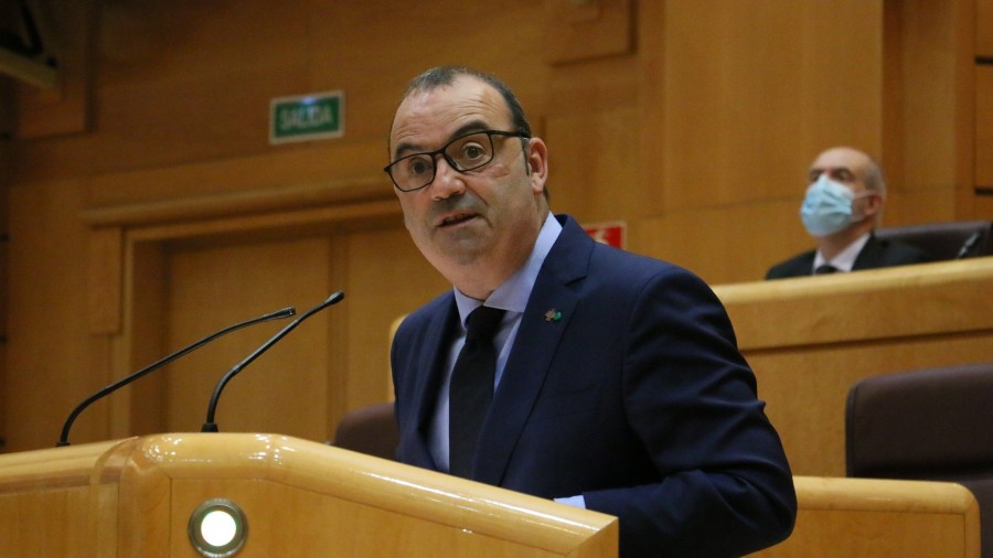 Luke Uribe-Etxebarria pide al comisario europeo de Relaciones Institucionales que la UE tenga en cuenta la realidad institucional vasca Luke Uribe-Etxebarria pide al comisario europeo de Relaciones Institucionales que la UE tenga en cuenta la realidad institucional vasca