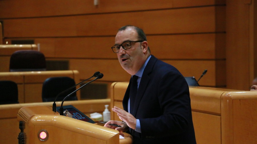 Luke Uribe-Etxebarriak euskarari prestigioa ematea eskatu dio RTVEri Luke Uribe-Etxebarriak euskarari prestigioa ematea eskatu dio RTVEri