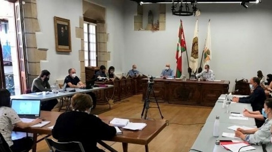 El Pleno aprobó la reurbanización de 12 calles con voto favorable del PNV y abstención del resto de partidos El Pleno aprobó la reurbanización de 12 calles con voto favorable del PNV y abstención del resto de partidos