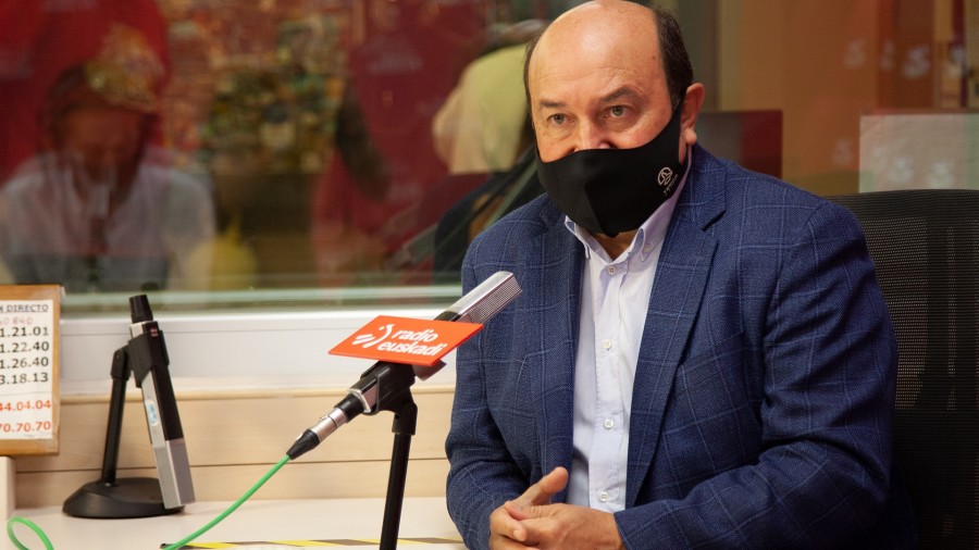 Ortuzar: “Casado se ha acercado más a Orbán que a Merkel, lleva al Partido Popular a la extrema derecha” Ortuzar: “Casado se ha acercado más a Orbán que a Merkel, lleva al Partido Popular a la extrema derecha”