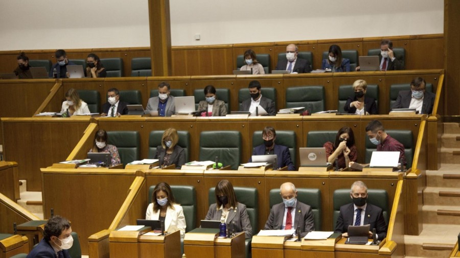 Todos los grupos del Parlamento Vasco salvo EH Bildu acuerdan una declaración de Todos los grupos del Parlamento Vasco salvo EH Bildu acuerdan una declaración de
