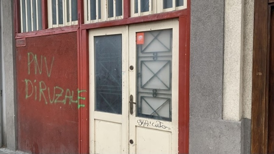 Lasarte-Oriako EAJ-PNVk batzokiaren ondoan agertutako pintada salatu du Lasarte-Oriako EAJ-PNVk batzokiaren ondoan agertutako pintada salatu du