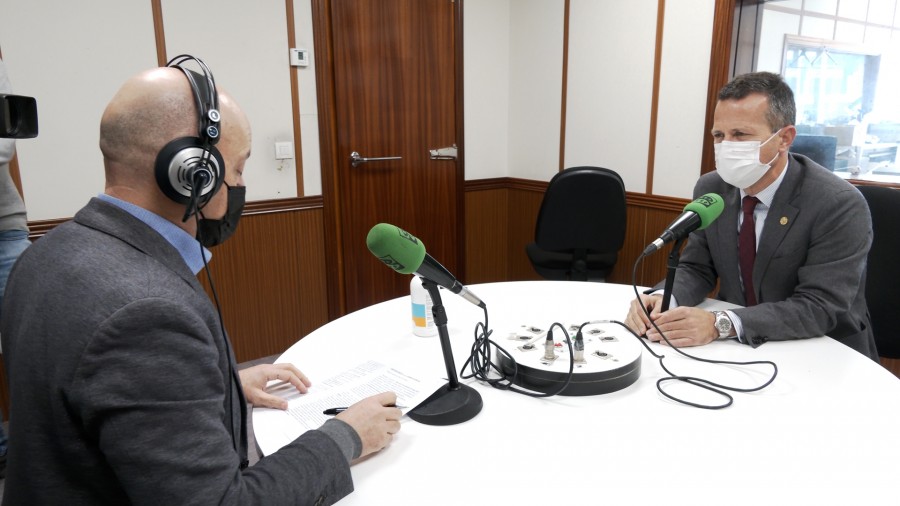 Jokin Bildarratz: “El eje del documento que trabaja el Parlamento es el alumnado, y que éste reciba una educación integral” Jokin Bildarratz: “El eje del documento que trabaja el Parlamento es el alumnado, y que éste reciba una educación integral”
