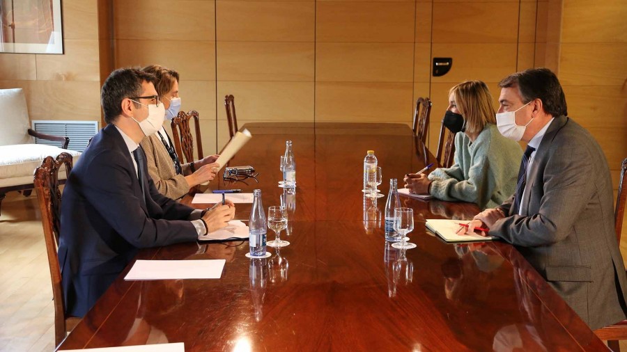 El Grupo Vasco y el Gobierno español se emplazan a un diálogo para intercambiar propuestas en respuesta a la guerra El Grupo Vasco y el Gobierno español se emplazan a un diálogo para intercambiar propuestas en respuesta a la guerra