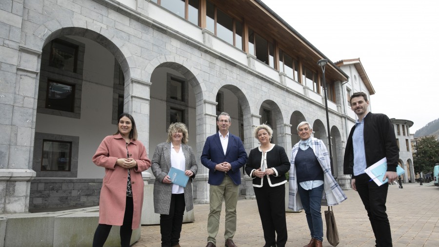 Hiritar orori “enplegua, babesa eta etorkizuna” bermatuko dizkion Gipuzkoa baten aldeko proiektuak partekatu dituzte Elgoibarko Udalak eta Aldundiak. Hiritar orori “enplegua, babesa eta etorkizuna” bermatuko dizkion Gipuzkoa baten aldeko proiektuak partekatu dituzte Elgoibarko Udalak eta Aldundiak.