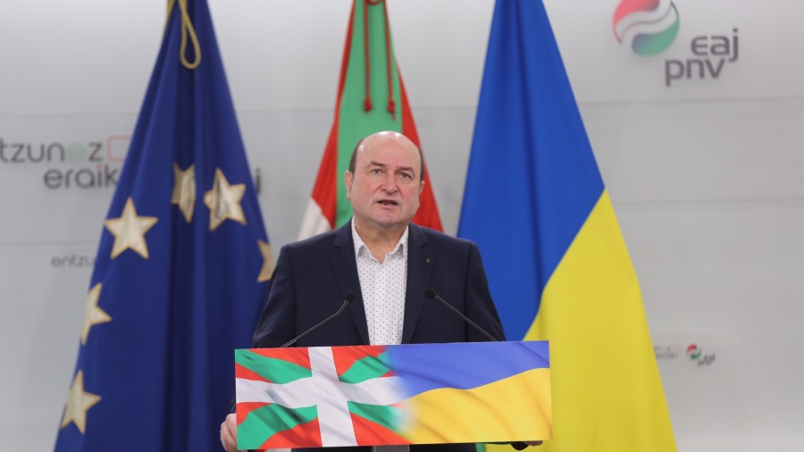 EBBk “erabat justifikaezin” jo du Ukrainaren inbasioa eta hiritarrak deitu ditu “errefuxiatuen kausa beren kausa egitera” EBBk “erabat justifikaezin” jo du Ukrainaren inbasioa eta hiritarrak deitu ditu “errefuxiatuen kausa beren kausa egitera”