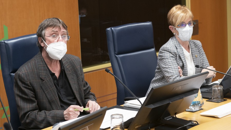 El presidente de la Ponencia sobre la descarbonización presenta a los grupos el borrador de conclusiones El presidente de la Ponencia sobre la descarbonización presenta a los grupos el borrador de conclusiones