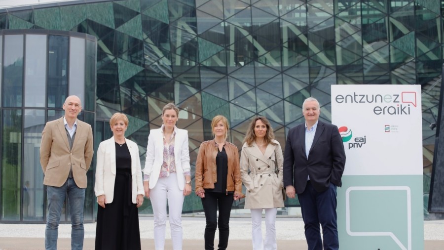 Mª Eugenia Arrizabalaga: “Krisi klimatikoari aurre egiteko ezinbestean bideratu behar dugun eredu energetiko, ekonomiko eta sozialaren eraldaketak lehentasunezko lekua izan behar du ‘Entzunez Eraiki‘ ekimenean” Mª Eugenia Arrizabalaga: “Krisi klimatikoari aurre egiteko ezinbestean bideratu behar dugun eredu energetiko, ekonomiko eta sozialaren eraldaketak lehentasunezko lekua izan behar du ‘Entzunez Eraiki‘ ekimenean”