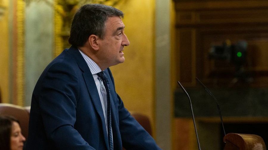 Estebanek PSOEri egotzi dio “etengabeko trantsizio-olatuan” bizi den Estatuaren oinarrietan “erreforma sakonik” egin ez izana Estebanek PSOEri egotzi dio “etengabeko trantsizio-olatuan” bizi den Estatuaren oinarrietan “erreforma sakonik” egin ez izana