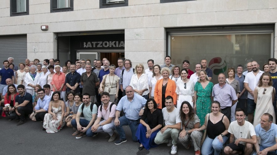 Herri bat indartzeko beharrezkoa da pertsonak indartu eta beren eskubideen alde lan egitea