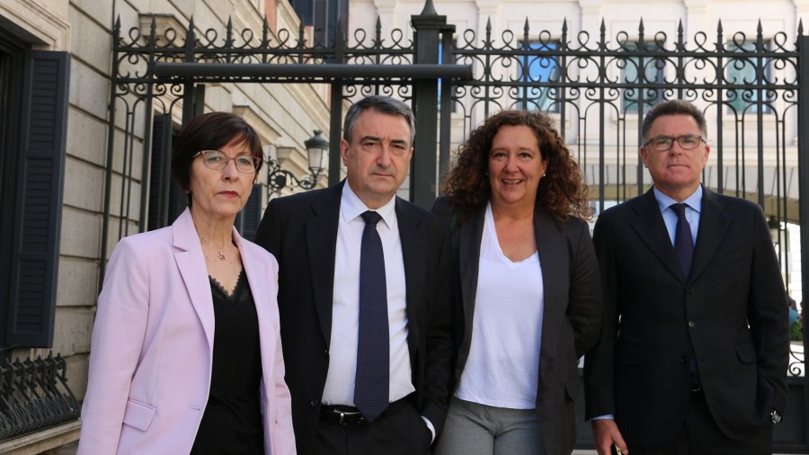 Terrorismoaren biktimak gogoratzeko eta omentzeko egin den ekitaldian parte hartu du EAJ-PNVk Terrorismoaren biktimak gogoratzeko eta omentzeko egin den ekitaldian parte hartu du EAJ-PNVk