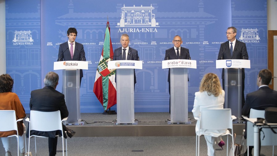 El Gobierno Vasco y las diputaciones forales acuerdan importantes medidas fiscales para paliar los efectos de la inflación El Gobierno Vasco y las diputaciones forales acuerdan importantes medidas fiscales para paliar los efectos de la inflación
