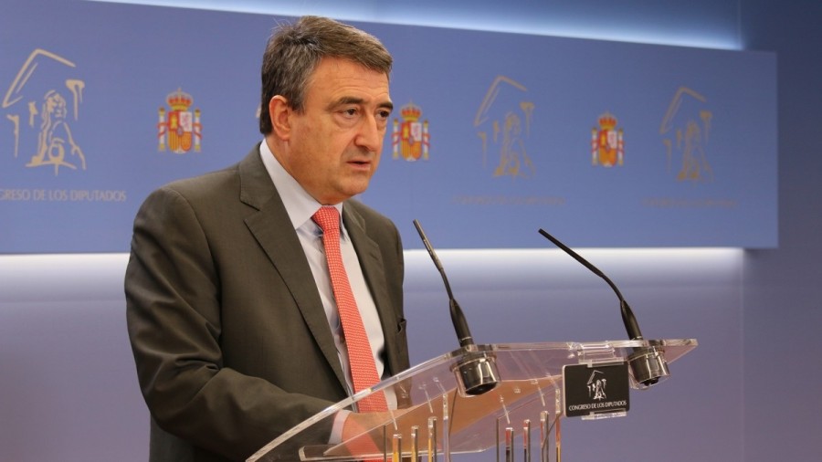 Aitor Estebanek Espainiako Gobernuari eskatu dio ahaleginak etorkizuneko energia-legeria adosteko Aitor Estebanek Espainiako Gobernuari eskatu dio ahaleginak etorkizuneko energia-legeria adosteko