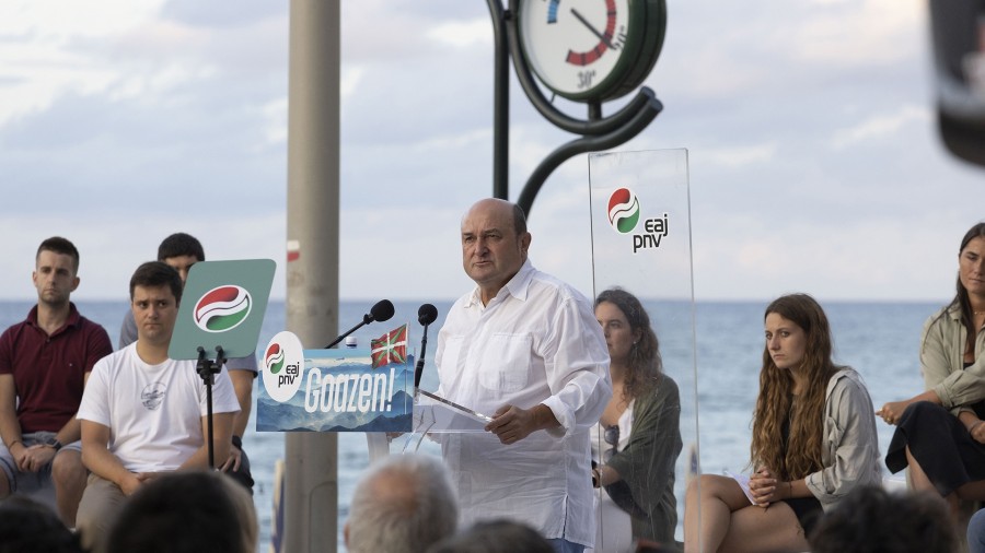 Ortuzar se reencontrará con la afiliación jeltzale y la diáspora vasca de Argentina y Uruguay en un viaje oficial que incluye contactos políticos Ortuzar se reencontrará con la afiliación jeltzale y la diáspora vasca de Argentina y Uruguay en un viaje oficial que incluye contactos políticos