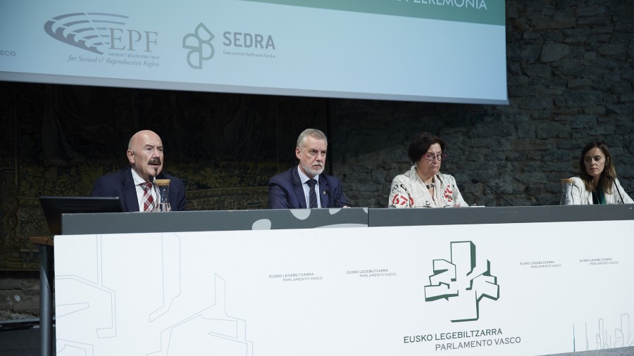 Iñigo Iturrate denuncia la vulneración de los derechos sexuales y reproductivos de las mujeres en las crisis humanitarias Iñigo Iturrate denuncia la vulneración de los derechos sexuales y reproductivos de las mujeres en las crisis humanitarias