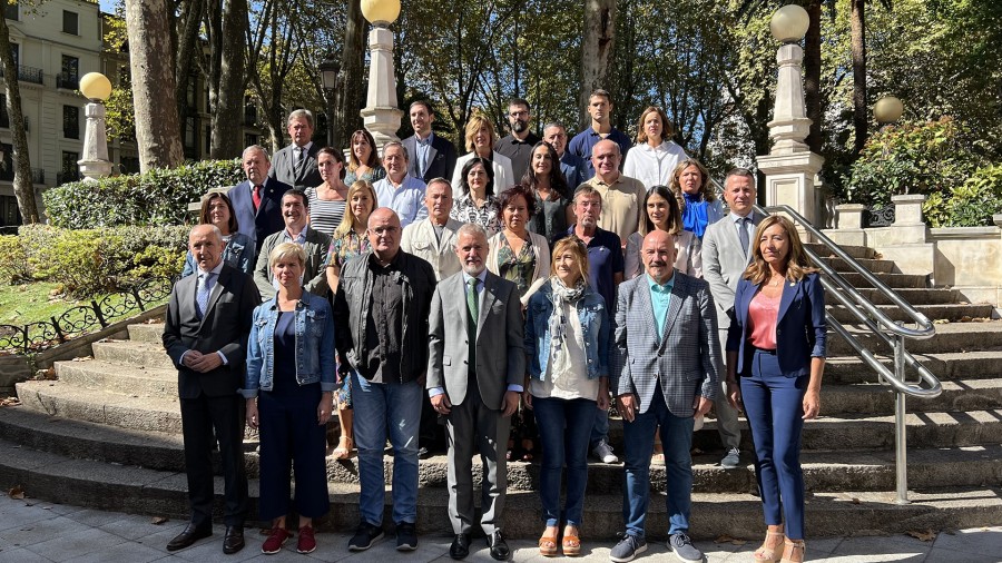 Joseba Egibar: “Guztion ongiaren defentsak batasun handiena eskatzen du, ez estrategia suntsitzaileak” Joseba Egibar: “Guztion ongiaren defentsak batasun handiena eskatzen du, ez estrategia suntsitzaileak”