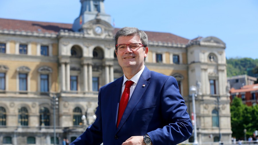 El BBB e Interjuntas de Bilbao proponen a Juan Mari Aburto Rique como candidato a la Alcaldía de la capital vizcaína El BBB e Interjuntas de Bilbao proponen a Juan Mari Aburto Rique como candidato a la Alcaldía de la capital vizcaína