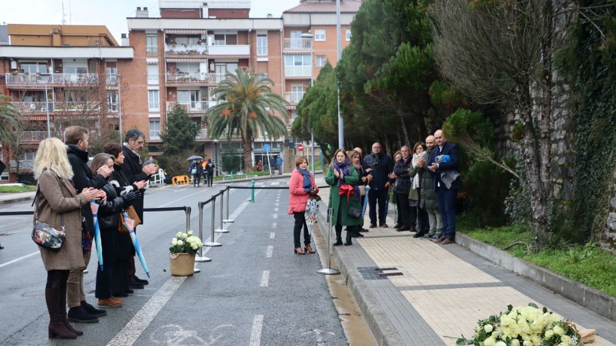 El Ayuntamiento ha colocado sendas placas en memoria de Juan Antonio Marcos González y Miguel Ángel Íñigo Blanco El Ayuntamiento ha colocado sendas placas en memoria de Juan Antonio Marcos González y Miguel Ángel Íñigo Blanco