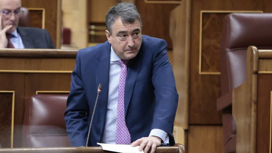 Aitor Estebanek salatu du Gobernuak “gezurrezko itxiera” eman diola Pegasus eskandaluari, CNIren legea aldarazteko konpromisoan atzera egitean Aitor Estebanek salatu du Gobernuak “gezurrezko itxiera” eman diola Pegasus eskandaluari, CNIren legea aldarazteko konpromisoan atzera egitean