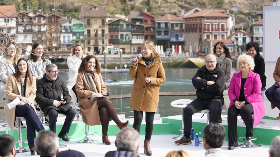 Emakume eta gizonen arteko “berdintasun erreala” lortu arte lanean jarraitzeko konpromisoa berritu du Eider Mendozak Emakume eta gizonen arteko “berdintasun erreala” lortu arte lanean jarraitzeko konpromisoa berritu du Eider Mendozak