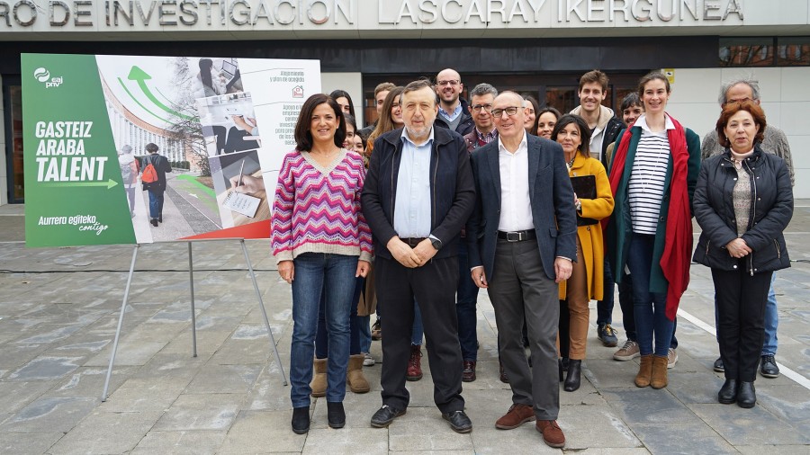 Beatriz Artolazabal y Ramiro González anuncian la creación de un servicio para atraer y retener talento, 'Gasteiz-Araba Talent' Beatriz Artolazabal y Ramiro González anuncian la creación de un servicio para atraer y retener talento, 'Gasteiz-Araba Talent'