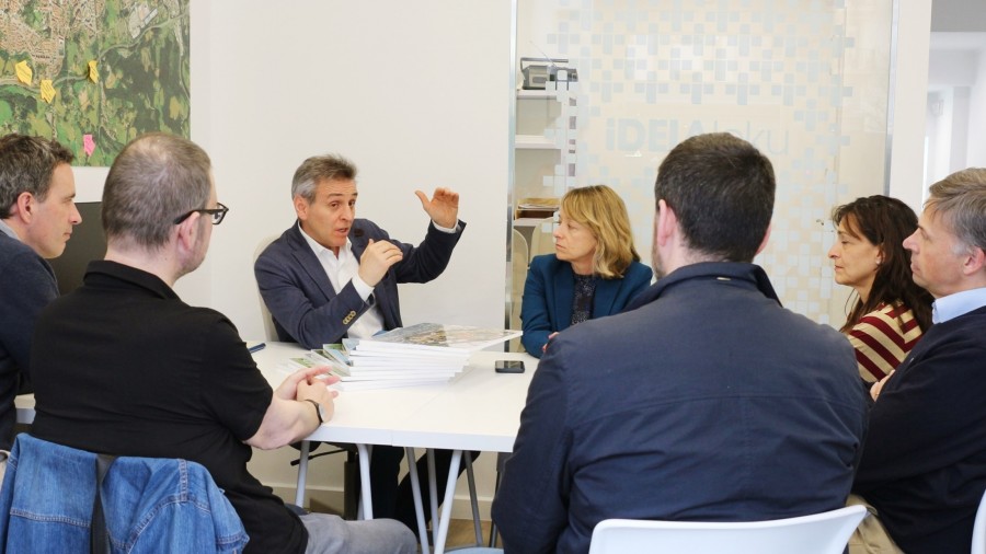 Iridoyk, Eider Mendozarekin, Irungo proiektu estrategikoak partekatu ditu Iridoyk, Eider Mendozarekin, Irungo proiektu estrategikoak partekatu ditu