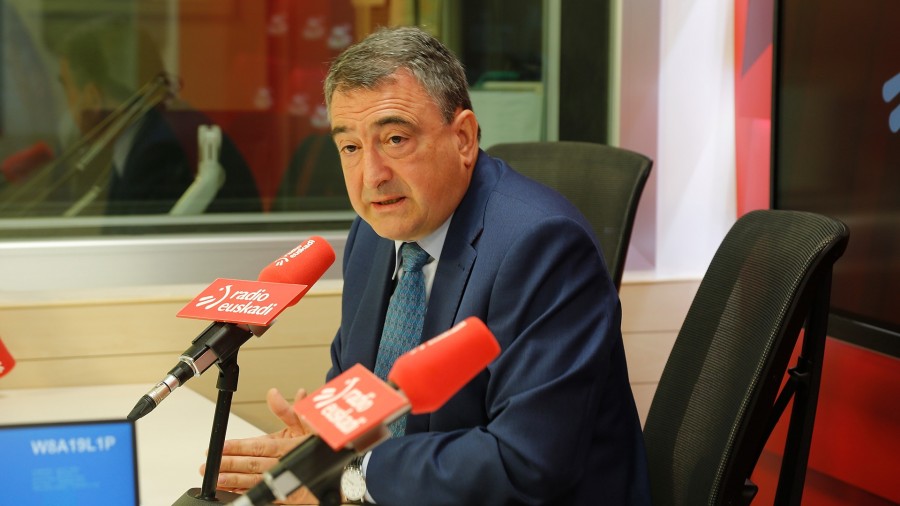 Aitor Estebanek ziurtatu du Etxebizitza Legeak “lehen bezala, lege inbaditzaile” izaten jarraitzen duela Aitor Estebanek ziurtatu du Etxebizitza Legeak “lehen bezala, lege inbaditzaile” izaten jarraitzen duela