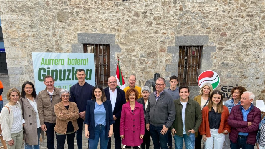 Elgoibarko EAJ-PNVk maiatzaren 28ko hauteskundeetarako zerrenda osoa aurkeztu du, udalerriak “aurrera egiten jarrai dezan” Elgoibarko EAJ-PNVk maiatzaren 28ko hauteskundeetarako zerrenda osoa aurkeztu du, udalerriak “aurrera egiten jarrai dezan”